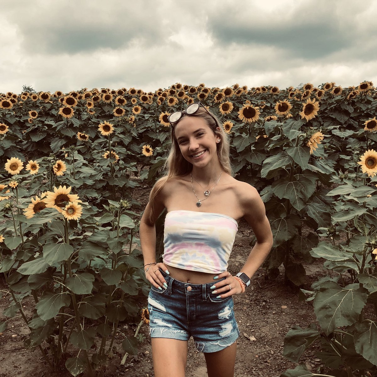 xavierrr_l's tweet photo. You light up my world even on the darkest days❤️🌻 https://t.co/3Fhkfeilfm