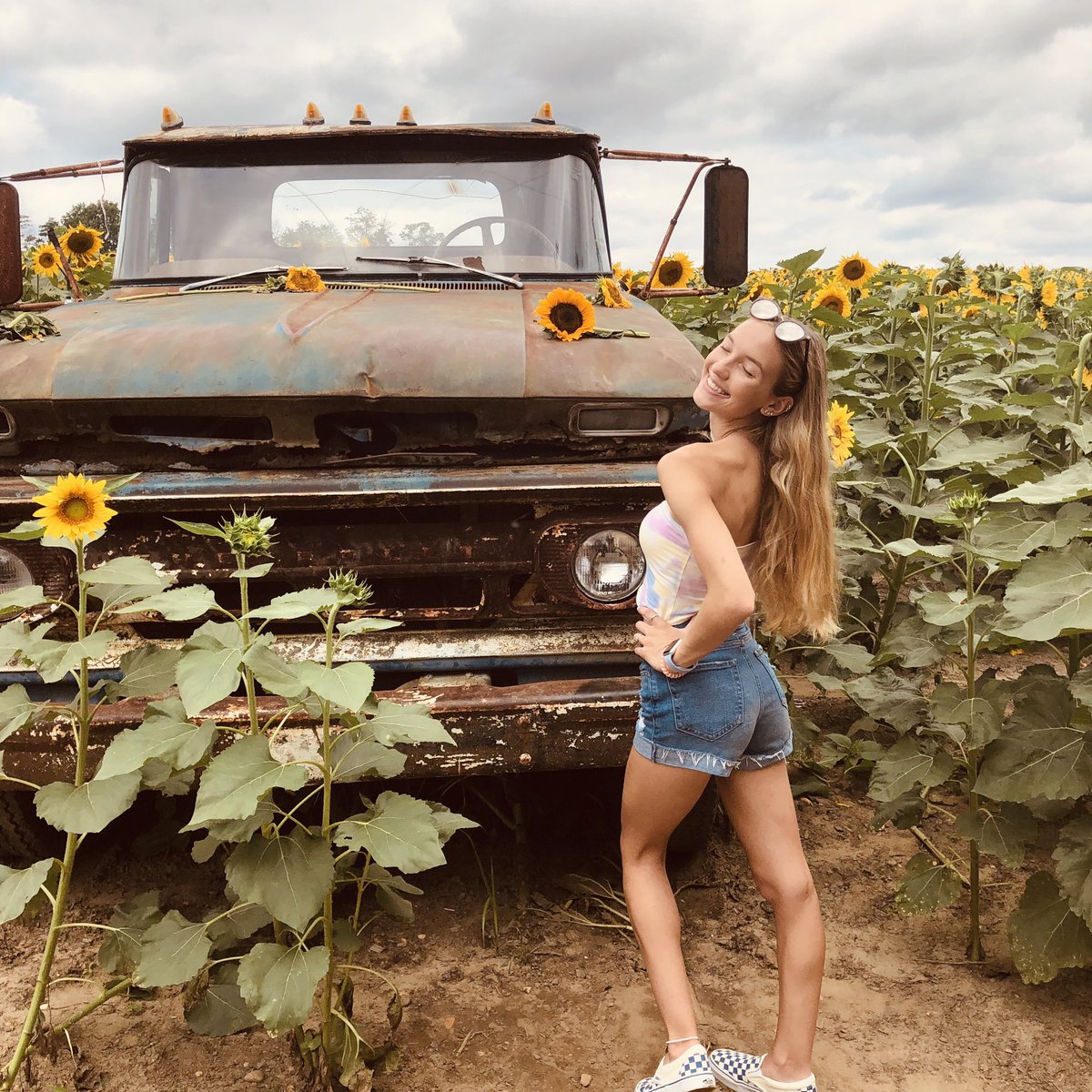 xavierrr_l's tweet photo. You light up my world even on the darkest days❤️🌻 https://t.co/3Fhkfeilfm
