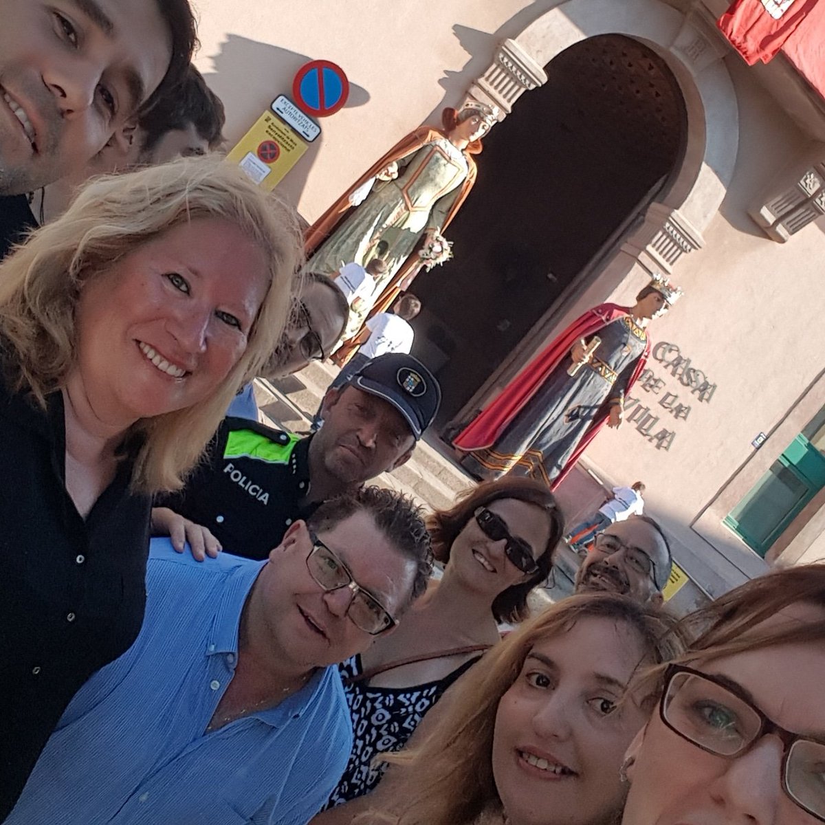 JuntsperMoia's tweet photo. Comencem! 114ena festa de l' #arbrefruiter de #Moià
Dedicatòria del president de la festa, el dibuixant Josep Picanyol @picanyol_j ❤ https://t.co/jFNLAh5fLM