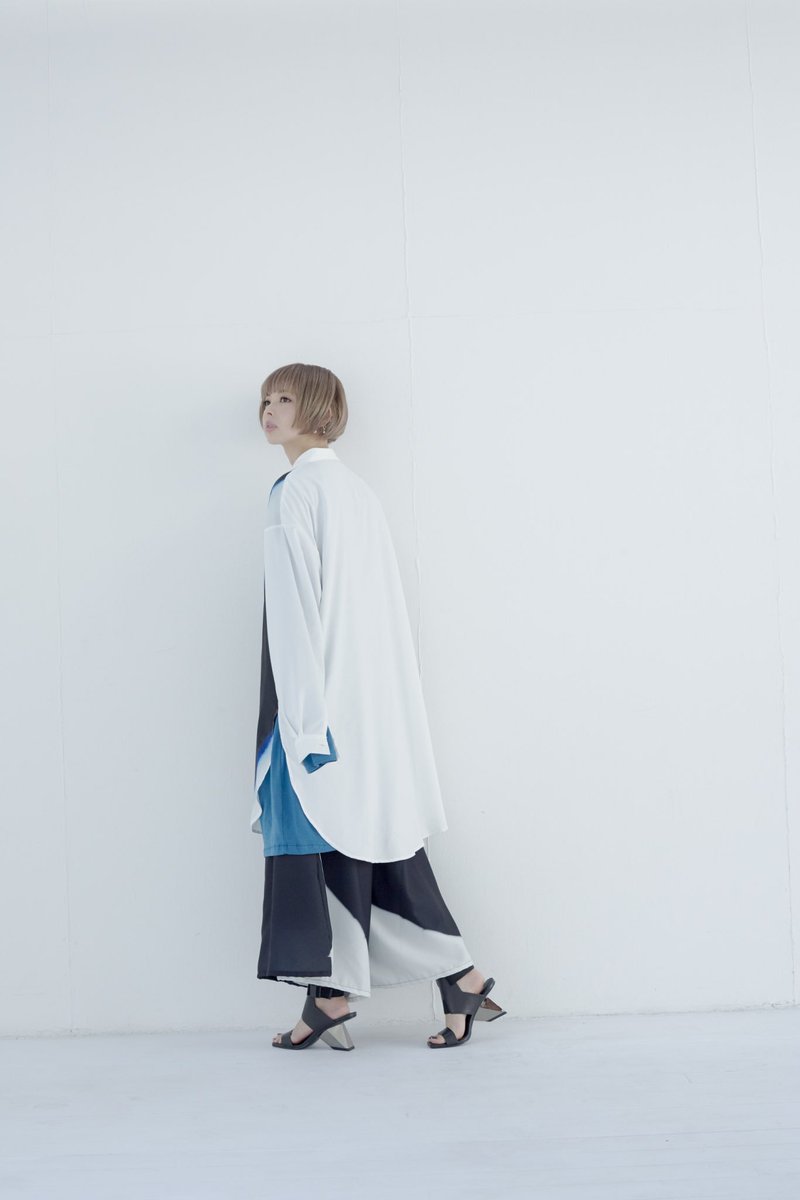 some0658's tweet photo. 4th collection【 表裏のエラッタ 】

「 Amelia graphic shirt 」

model :: 最上もが(@mogatanpe)

https://t.co/AjrrEkuZP8 https://t.co/iU18zLyK7U