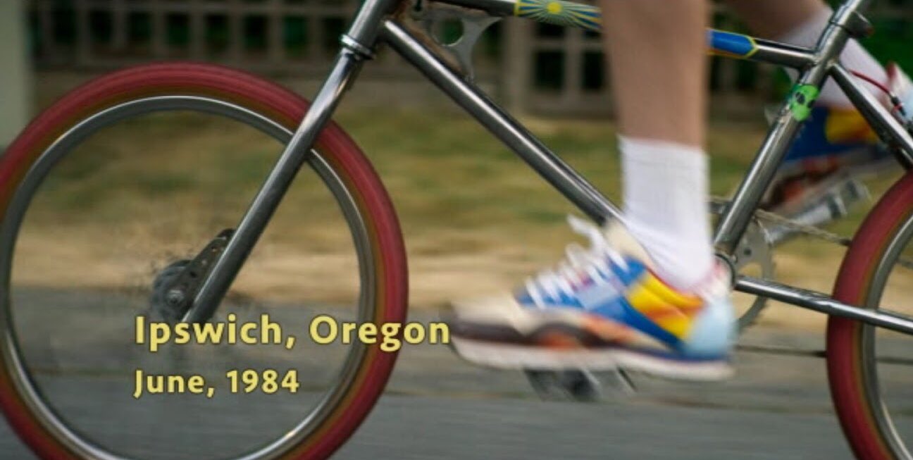 るぱん子 サマー オブ 84 でbmxで駆け抜けるシーンにバナナラマの Cruel Summer ちぎれたハート が流れますが これは ベスト キッド へのオマージュだと思う Karate Kid 1984 Bananarama Cruel Summer T Co B8ev9oopku