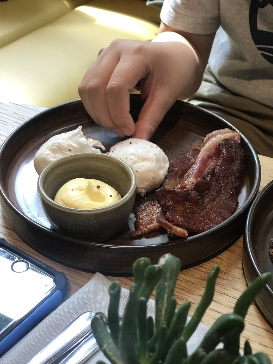 First time at <a href="/WeAreFoodWell/">FOODWELL</a> today, birthday brunch - wasn’t disappointed - will be back with <a href="/StiffyBeal/">nicola beal</a> to do yoga &amp; brunch #birthdaybrunch #somethingnew