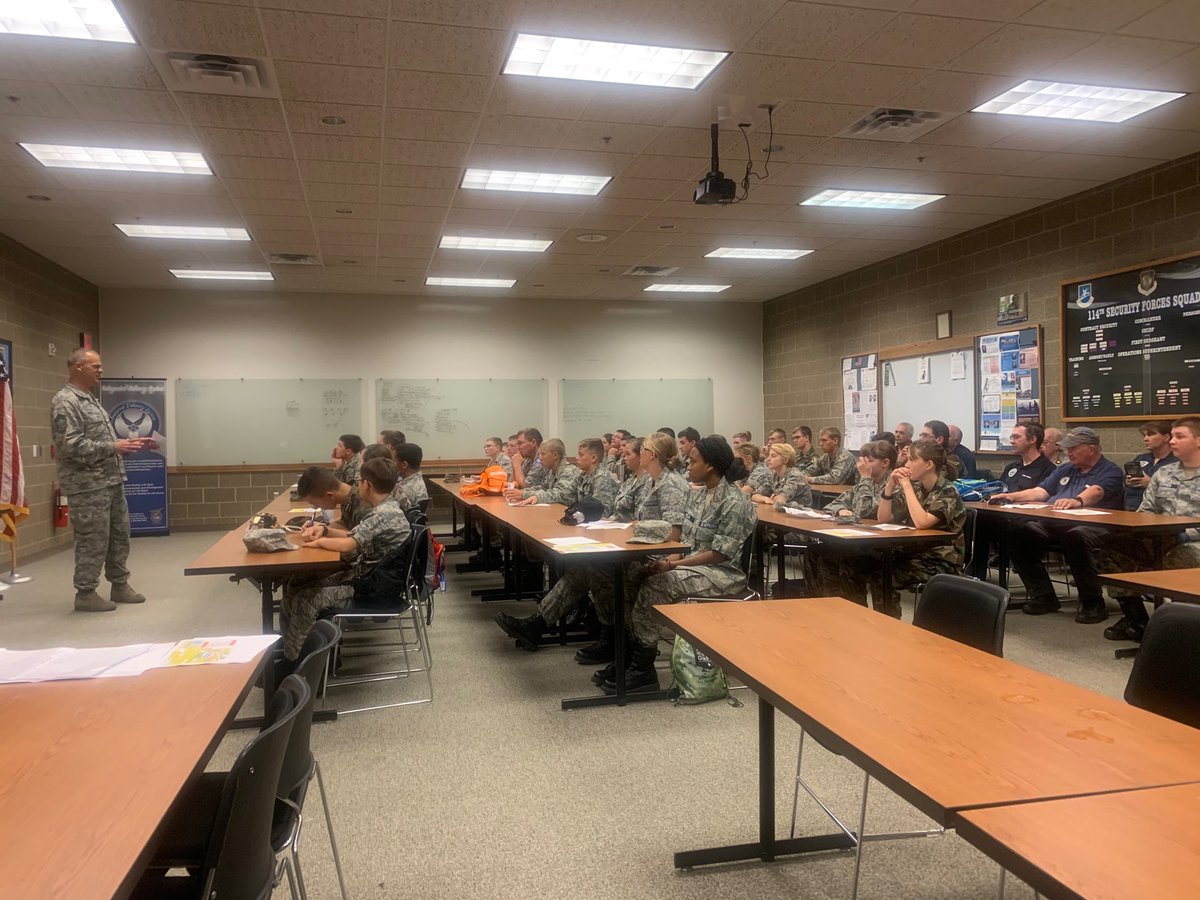 SDWingCAP's tweet photo. Briefing for 2016 Sioux Falls Air Show #powerontheprairie https://t.co/d7AqPkrbX7