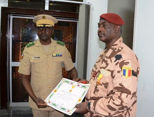 tchadinfos's tweet photo. #G5Sahel : le Tchadien Oumar Bikimo élevé au rang d’Officier de l’ordre national du #Mali #Tchad https://t.co/sGZ4dXmm4q https://t.co/xBsyp0GvIu