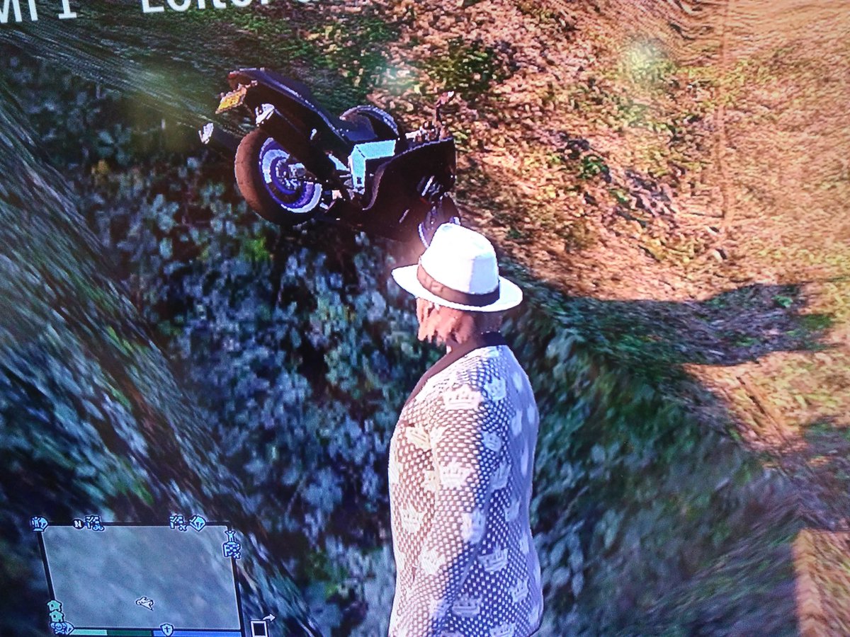 GabrielGamer_09's tweet photo. @diegogigaton olha o q achei pelo mapa do GTA 5, achei q era uma cova mas deve ser um bug de terreno https://t.co/0hsyzZCuTF