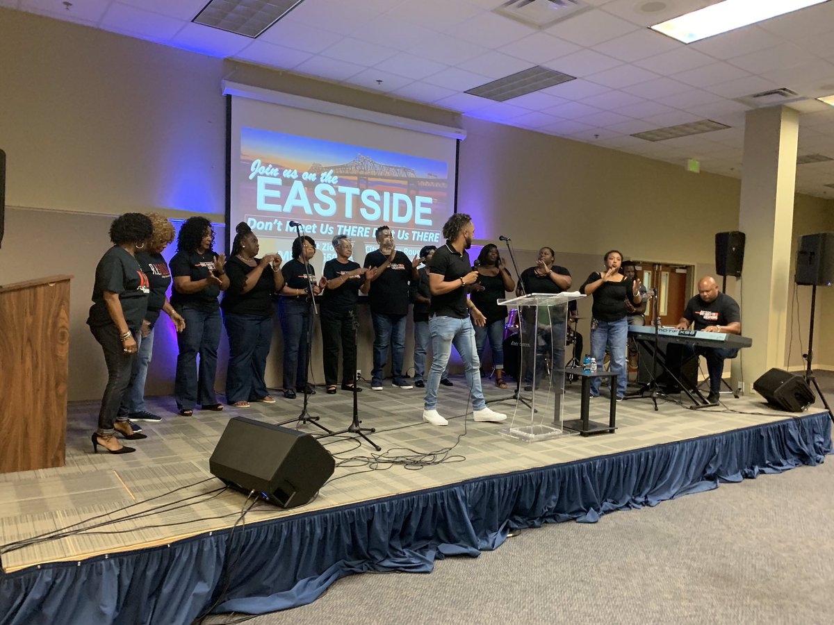 RicardoHandy's tweet photo. We are FAMILY! The entire family of #MtZion came together for a night of fellowship. ZionPlaq @mtzionmic and ZionBR @mtzionmicbr. We are #OneFamilyTwoLocations. https://t.co/J9CimoUP5A
