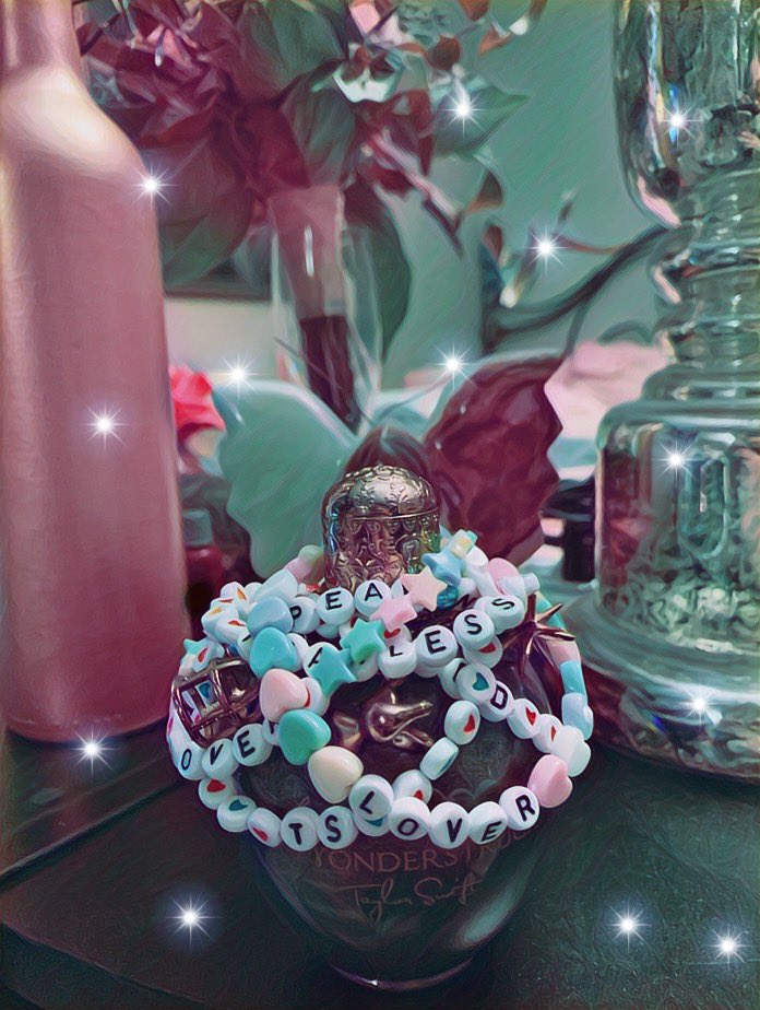 mariguz21's tweet photo. Down to 6 days! #LoverBracelets #6DaysTilLover @taylornation13 @taylorswift13 https://t.co/CdaJIwbOdZ