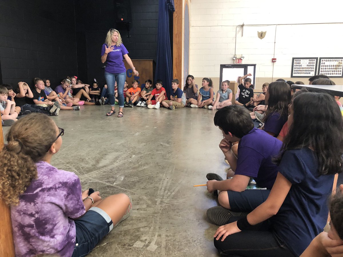 Charleston_ES's tweet photo. Circles and reading in the outdoor classroom to wrap up a great first full week of school!! #RelationshipsMatter #PantherPride #BCSRead20 @BradleySchools #growingstudentsbuildingfutures https://t.co/9qPAozMhDJ