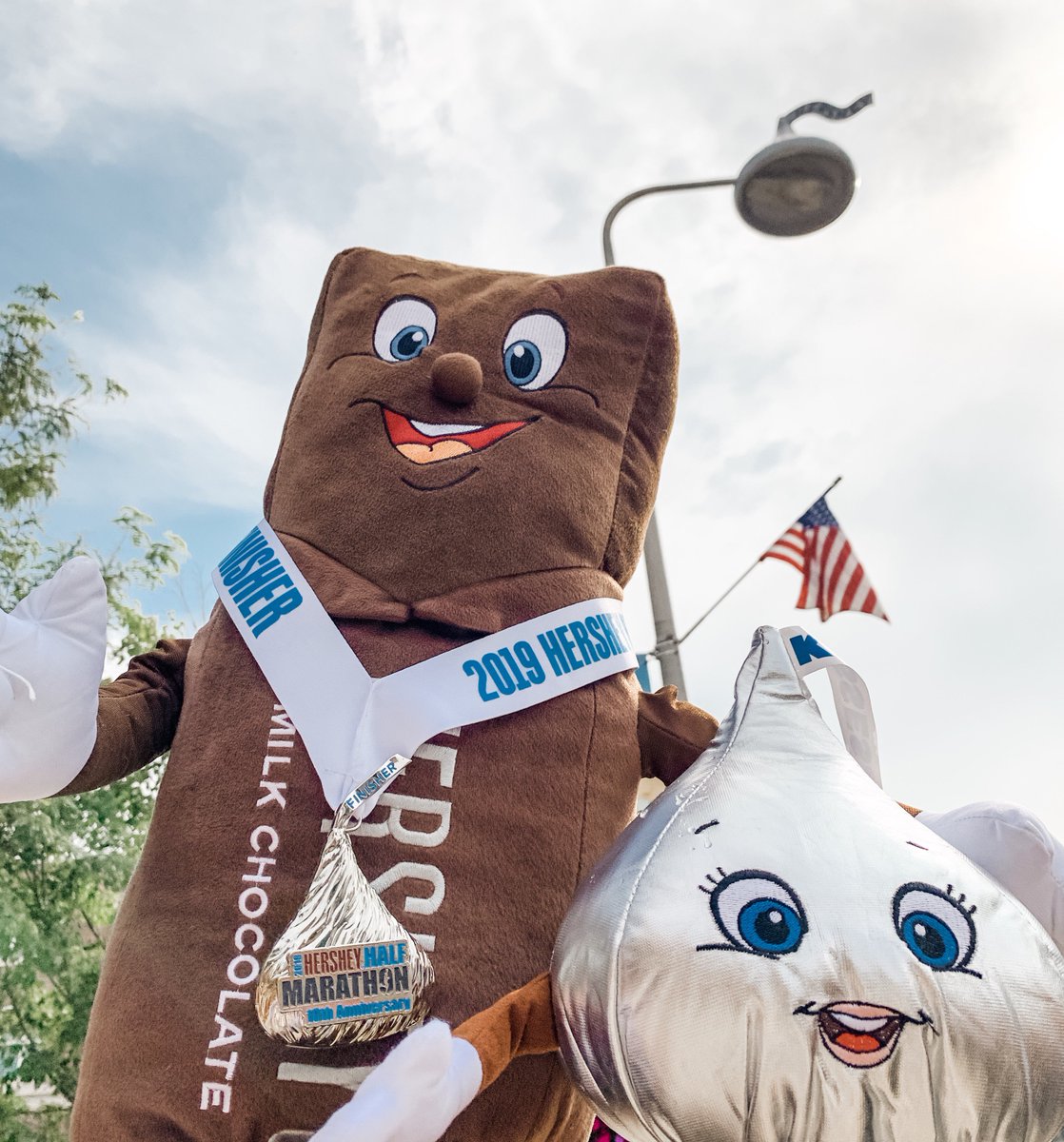 NYCKMcG's tweet photo. Join us for the #HersheyHalf Marathon and secure your Kiss medal! This tenth year is going to be special. Register now to #run this sweet #halfmarathon in #HersheyPA! Details: https://t.co/FBo08Jet69. Race benefits @CMNHershey. https://t.co/WArsG1mYg3