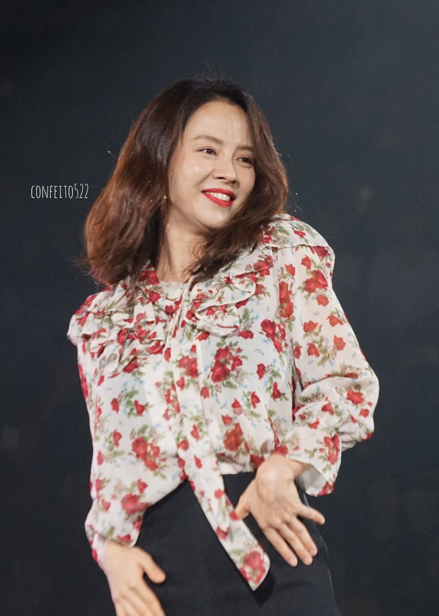 confeito522's tweet photo. 190817 #RunningManInJakarta #RunningManIndonesia SONG JIHYO 

pretty unnie dancing Sunmi's Gashina 😭 https://t.co/EszT6LuCg7