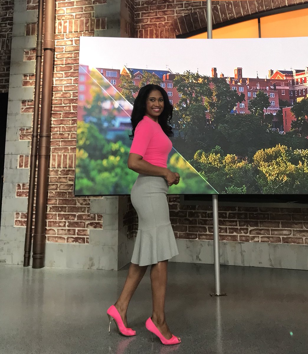 MiriWeather's tweet photo. Done with the morning show , now time to work on tomorrow’s weather discussion and other behind the scenes duties.  Have a great Saturday everyone! #GetUpDC #Saturday #PinkandGray https://t.co/Ag2zTaDKHl