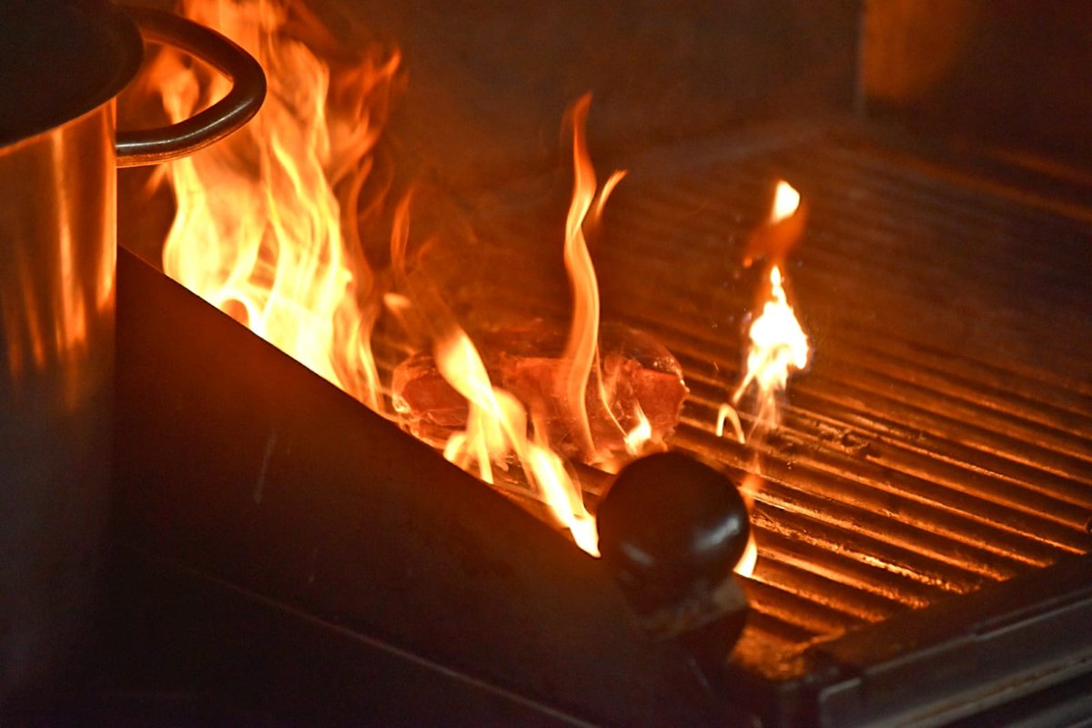 DanteKitchen's tweet photo. Is #SteakSaturday a thing? Because it should be ๐ฅฉ
The grills are fired up and ready to go here in the kitchen ๐ฅ
How do you have yours? ๐ค
#steak #steaklovers #carnivore #cheflife #kitchencam #tasty #fresh #italian #restaurant #lovefood #foodie #altrincham #hale #dantehale https://t.co/LPtNpktpFZ