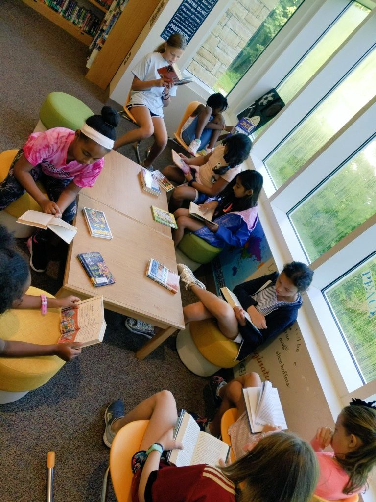 sarahsmithreads's tweet photo. New year, new friends, new books! We had a fantastic first week back and I am beyond thrilled to be @APS_SarahSmith this year!! 😍📚 #schoollibrarian #apsfirstday #kidlit #reading #kidsread https://t.co/9aNwVB58ZM