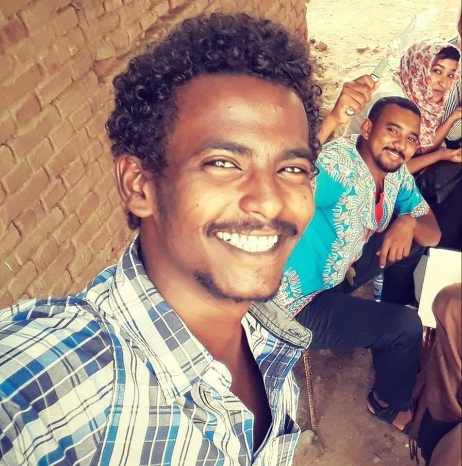 ABeeROmer15's tweet photo. يا بسمة الليل الحلو  ... يا ضحكة الوقت الحزين

#المجد_للشهداء 💙🕊 https://t.co/hXKq7yMu2G