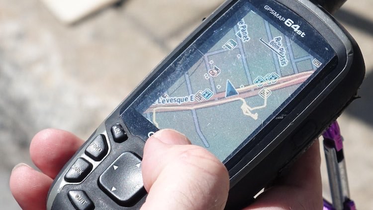 Le géocaching, une chasse au trésor techno encore en vogue

ici.radio-canada.ca/nouvelle/12632…