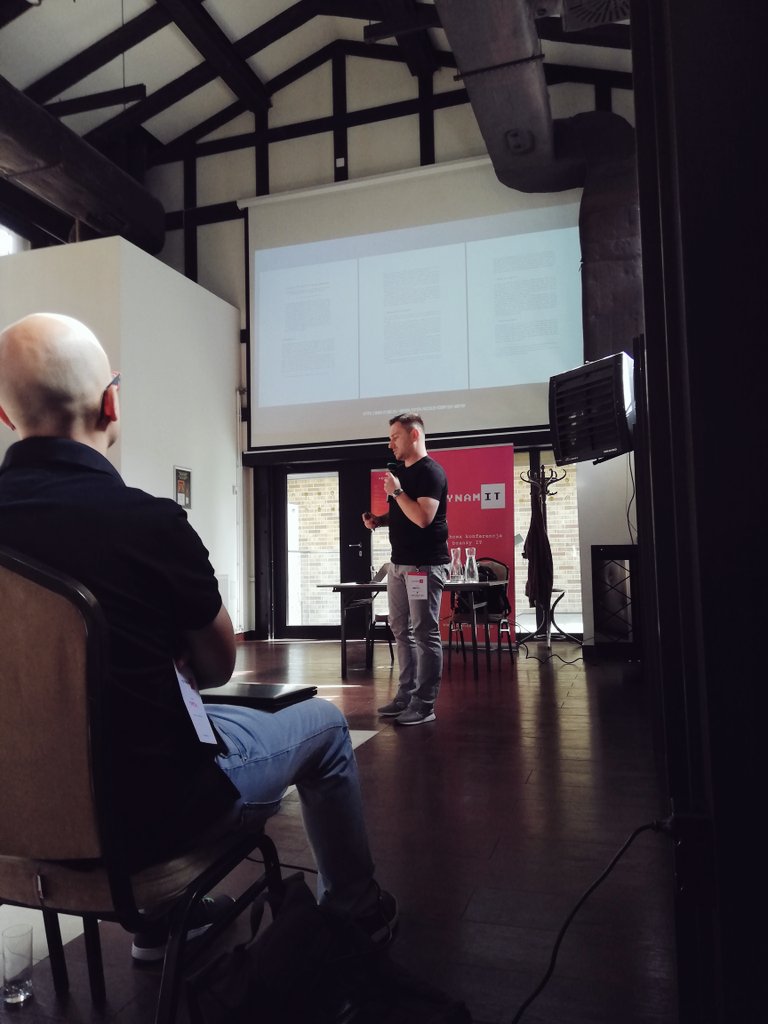 dynam_it's tweet photo. Teraz na scenie @bendi007 z relatywizmem języków programowania i @mariuszgil z Aspect Oriented Programming 💥 wybuchowo!
#dynamIT2019 https://t.co/2c4skzr64l