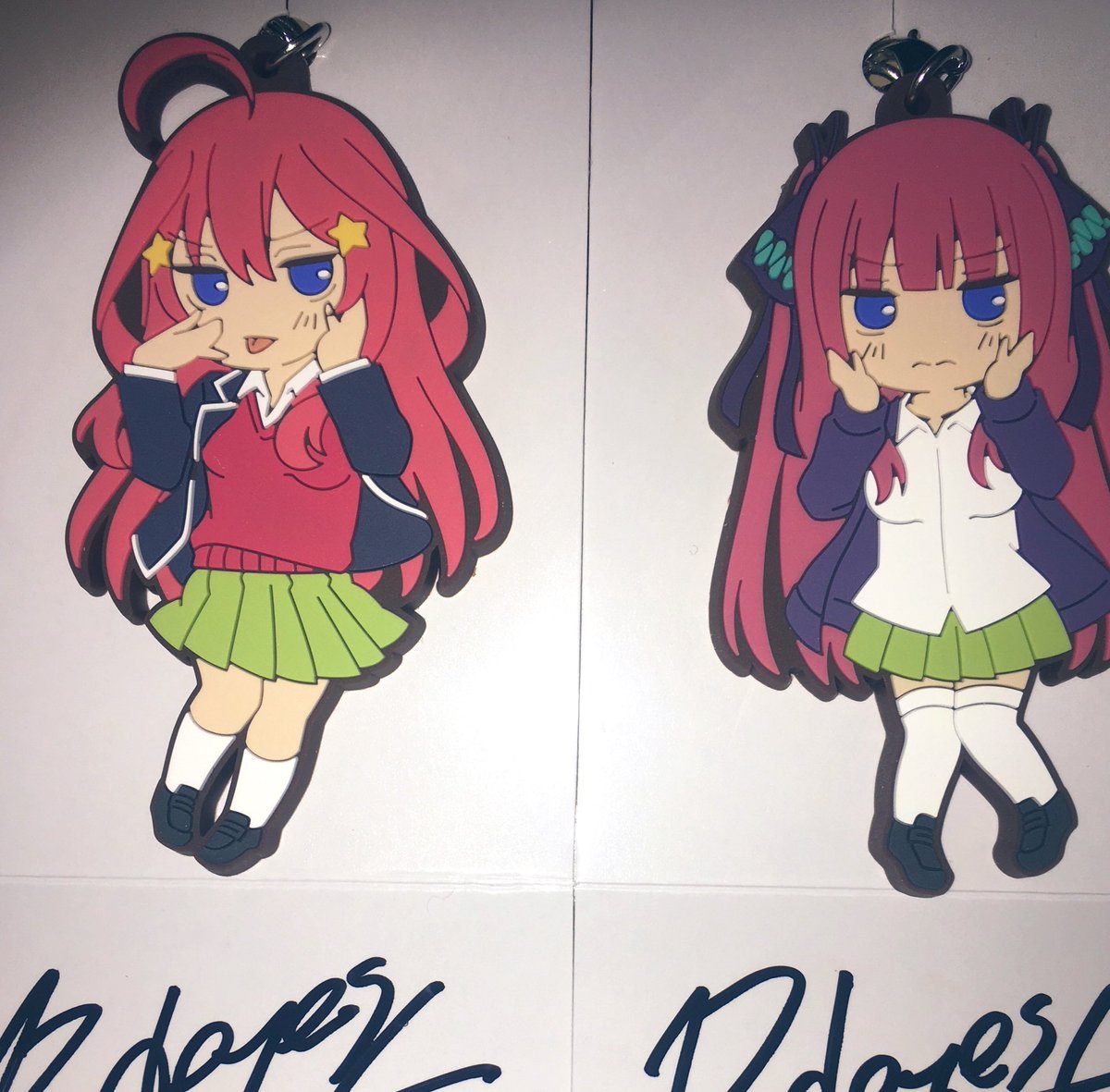 Redeyes0403's tweet photo. 五等分の花嫁展ミニプレゼント企画
【ラバーストラップ】
②中野二乃(１個)
⑤中野五月(１個)
応募方法
･このツイートをRT
･リプ欄に番号をコメント
応募期間
8月24日(土曜日)まで

お気軽に、ダブったのです…w https://t.co/FuuRkj35U1