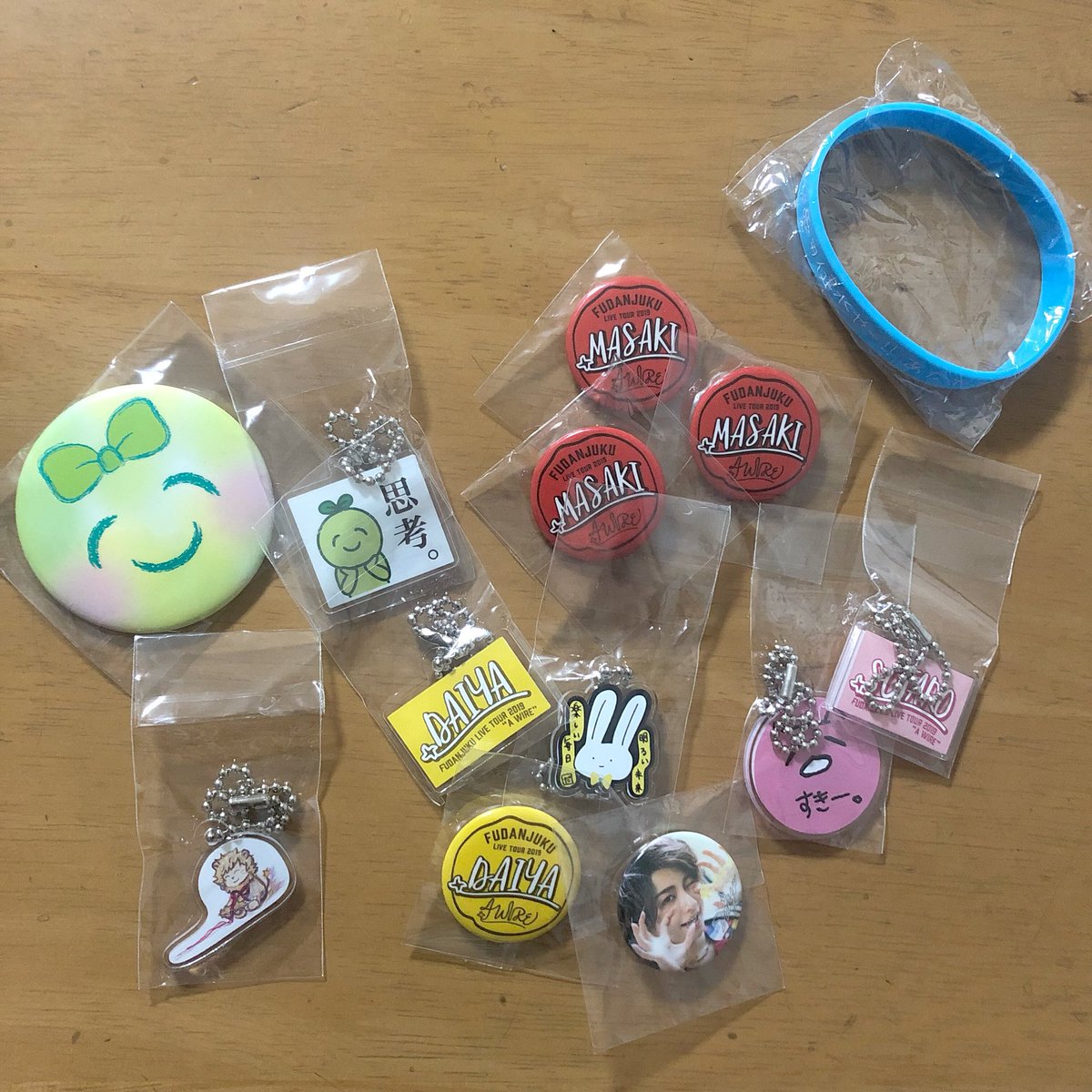 _____yfool4's tweet photo. 真咲くんのこの缶バッチ以外のもの、フォトとの交換か買い取っていただける方見えましたら連絡お願いします🙏また、名古屋での手渡しが可能な方でお願いします。

 #風男塾 #風男塾グッズ https://t.co/5ZvedOvbca