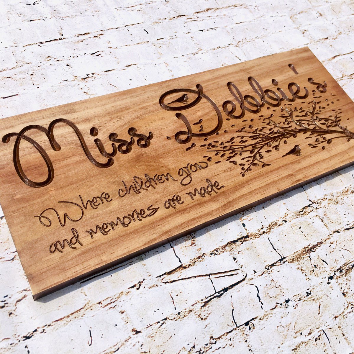 BenchmarkSigns's tweet image. The perfect back to school gift for those who teach. #backtoschool #teachershelpingteachers #teacherlife #giftideas #BackToSchool2019 #backtoschoolkids #woodensign #giftsforteachers #customsigns #personalizedsigns benchmarksignsandgifts.com