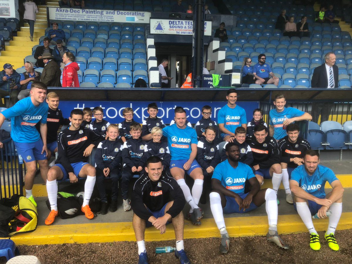 JfcPark's tweet photo. Our offerton park u10s ready and raring to go on ball boy duties this afternoon @StockportCounty v @EastleighFC โฝ๏ธ come on county! #uth #offertonparkfc #juniorfootball #uptheoffey #grassrootsfootball #stockportcounty https://t.co/jSSDcJLbMM