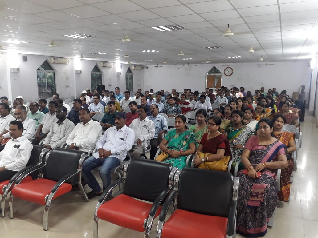 Jajati_keshari9's tweet photo. ଉଚ୍ଚଶିକ୍ଷା ମନ୍ତ୍ରୀ @dr_arunsahooଙ୍କ ଦ୍ୱାରା ନୟାଗଡ଼ରେ ସ୍ବୟଂଶାସିତ ମହାବିଦ୍ୟାଳୟରେ ଉଦଘାଟିତ ହେଲା #smart_classroom @CMO_Odisha @SMEOdisha @Naveen_Odisha @AdmnNayagarh https://t.co/gfg41lUWyG