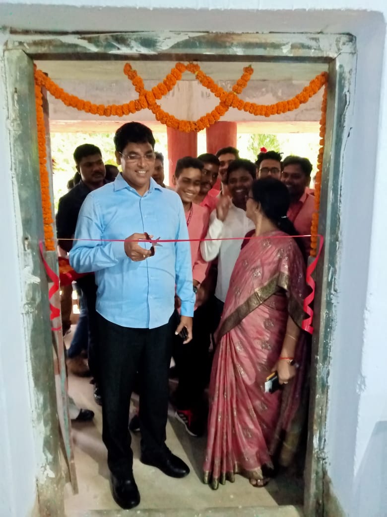 Jajati_keshari9's tweet photo. ଉଚ୍ଚଶିକ୍ଷା ମନ୍ତ୍ରୀ @dr_arunsahooଙ୍କ ଦ୍ୱାରା ନୟାଗଡ଼ରେ ସ୍ବୟଂଶାସିତ ମହାବିଦ୍ୟାଳୟରେ ଉଦଘାଟିତ ହେଲା #smart_classroom @CMO_Odisha @SMEOdisha @Naveen_Odisha @AdmnNayagarh https://t.co/gfg41lUWyG