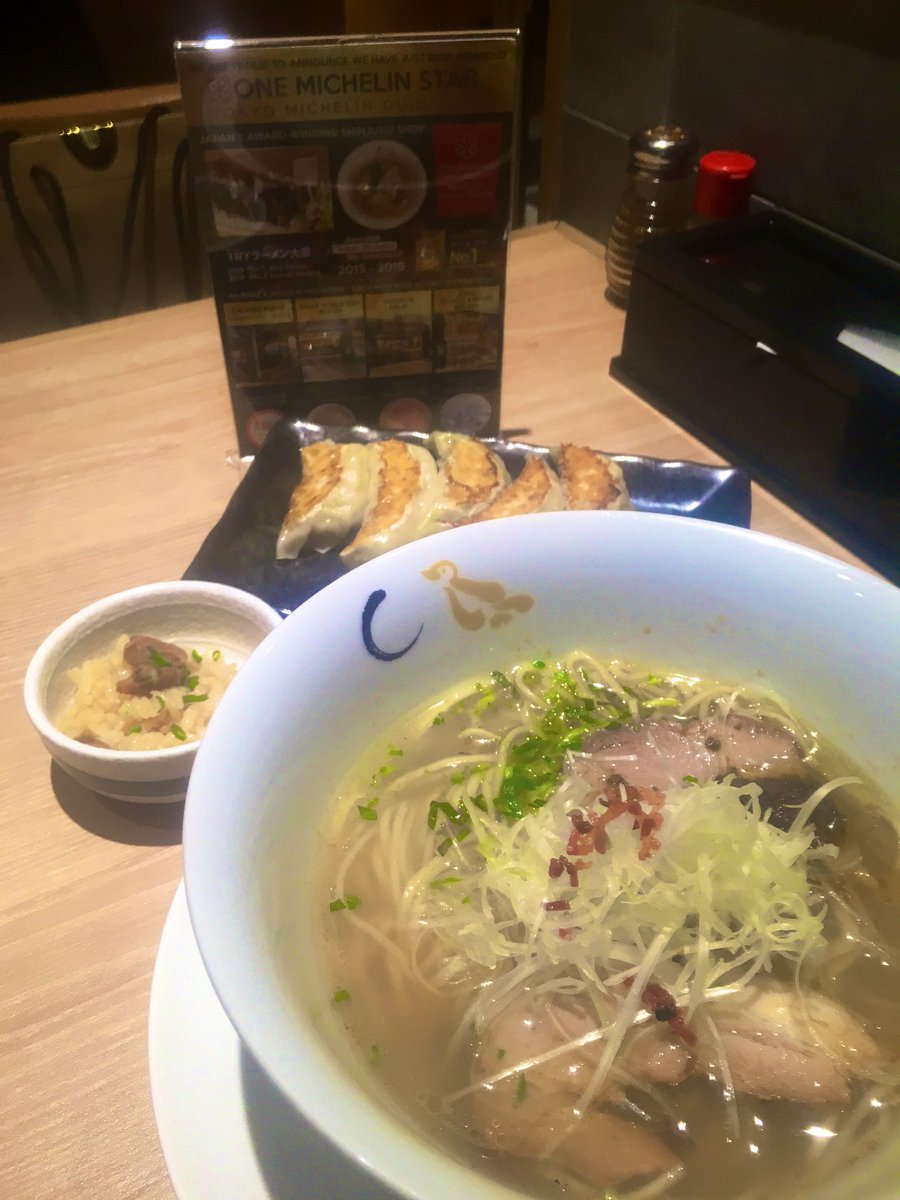 okiteaqua's tweet photo. Tokyo Michelin Guide 2019 で、ONE Michelin Star⭐︎を獲得��たトコのハマグリ塩ラーメン

確かにスープが美味い( ´ ▽ ` )ﾉ
#MichelinGuide2019 
#ONEMichelinStar ⭐︎
#ONE https://t.co/YAvmwDn9hV