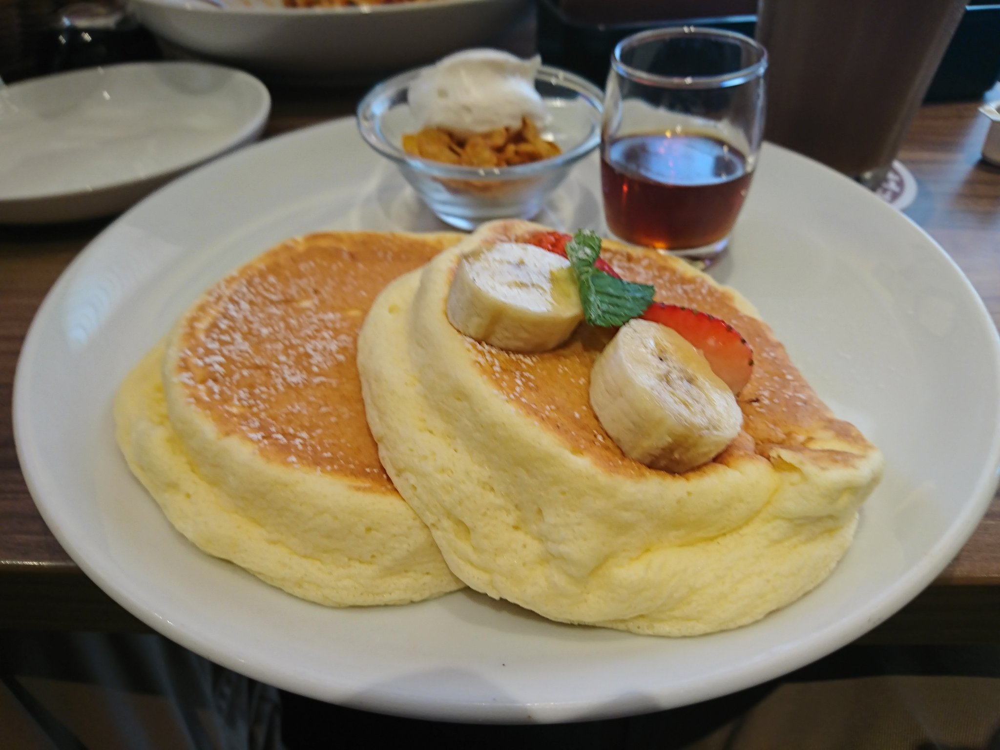 宮本宜之 高倉町リコッタパンケーキ 高倉町珈琲成田店 千葉県成田市 今日はパンケーキ 気分ということで高倉町珈琲へ さすがの人気店で5組ほど待ち席に案内 フワフワなパンケーキはとても美味 T Co Ilejicx4vm Twitter