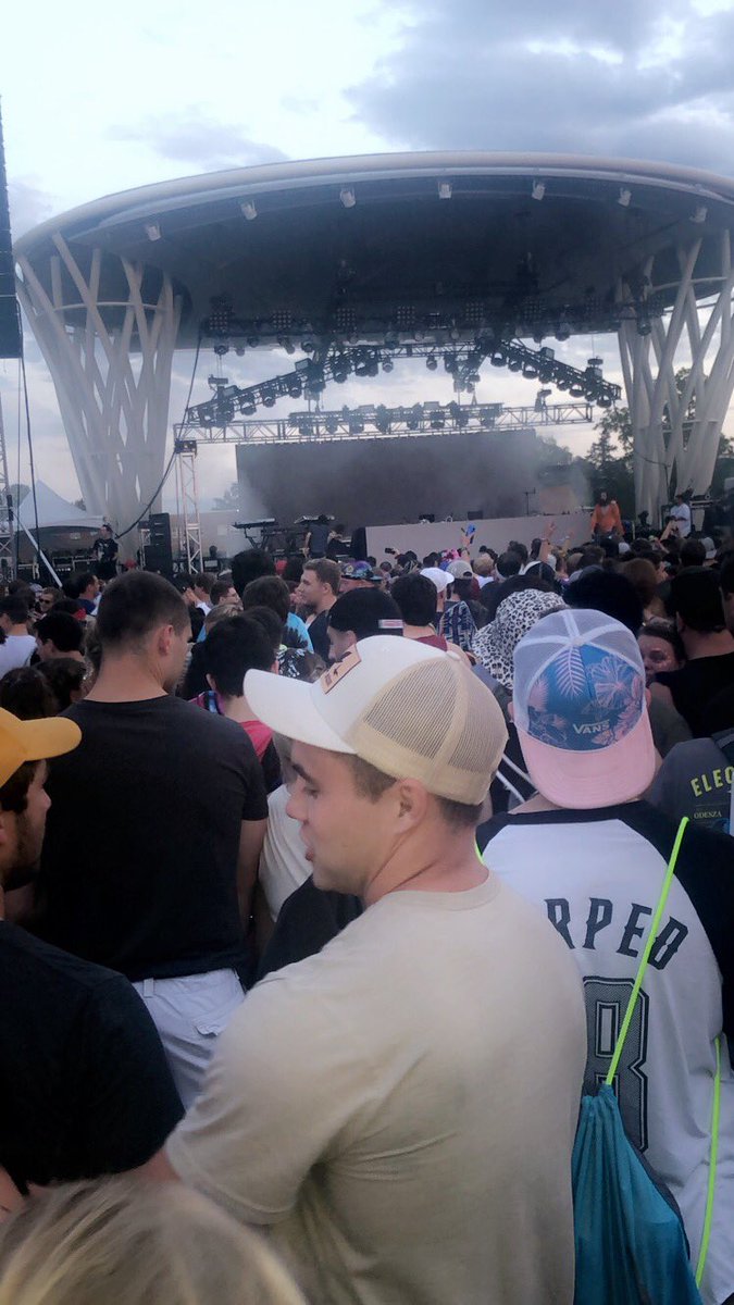 HITS999FM's tweet photo. 515 alive  day 1 with headliner @wizkhalifa -Kati #wizkhalifa #griz #edm #hippiesabotage #515alive https://t.co/lIZhYA8B64