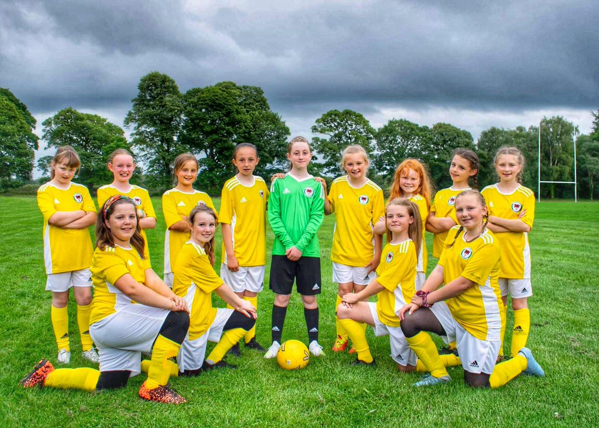 DragonessesFC's tweet photo. All ready &amp; Excited for the start of the new Season #dragonesess #footballfamily #girlsinyellow https://t.co/6UghFcn8lx