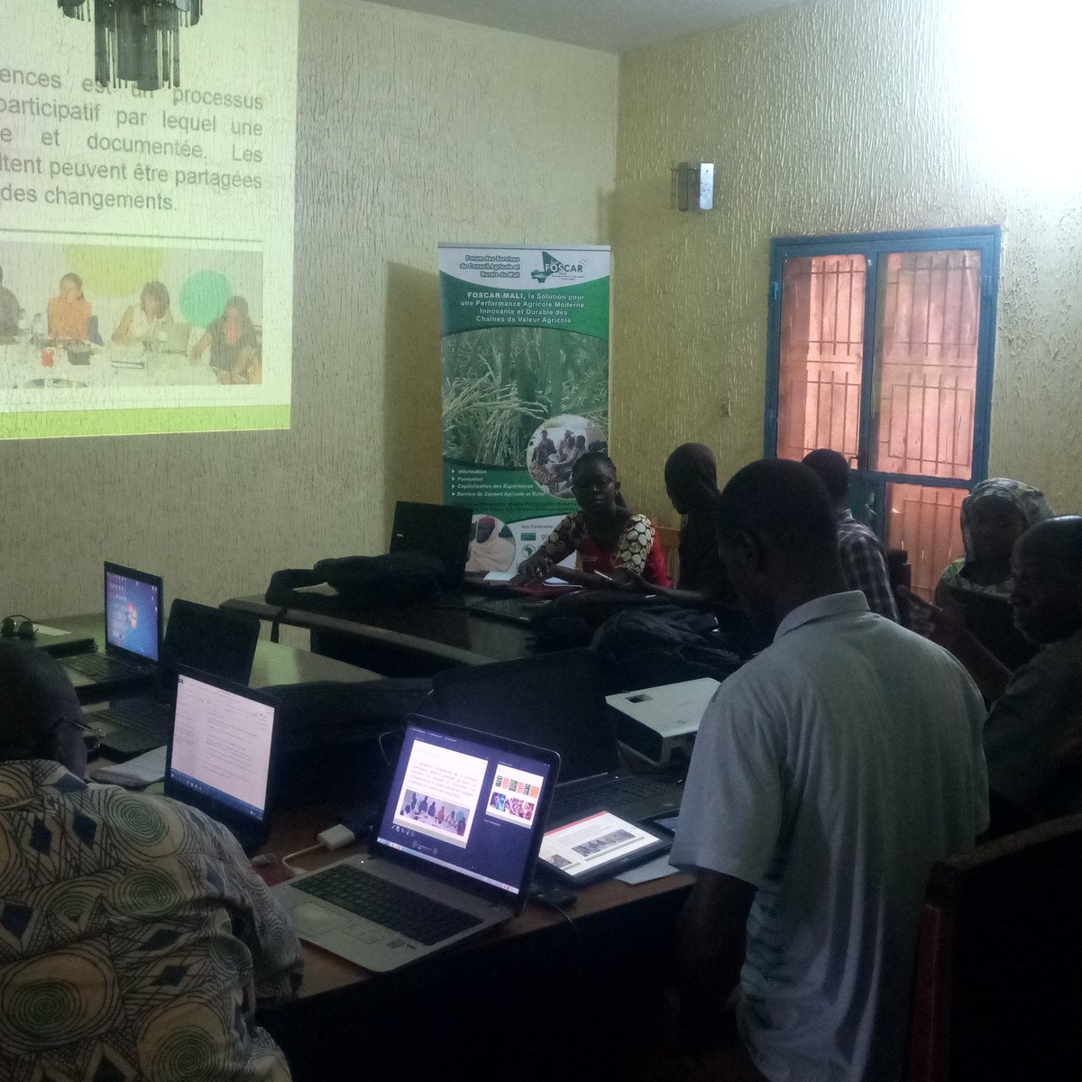 Oudouinfos's tweet photo. 2ème séance de l'Atelier de Capitalisation en cours au siège de FOSCAR-MALI à Kalaban ACI à l'intention des Jeunes Organisation Professionnelles Agricoles.

#FIDA
#FAO
#CTA
#IICA
#FOSCAR
#GYIN
#REJIPAQAM https://t.co/roJ25ZMppy