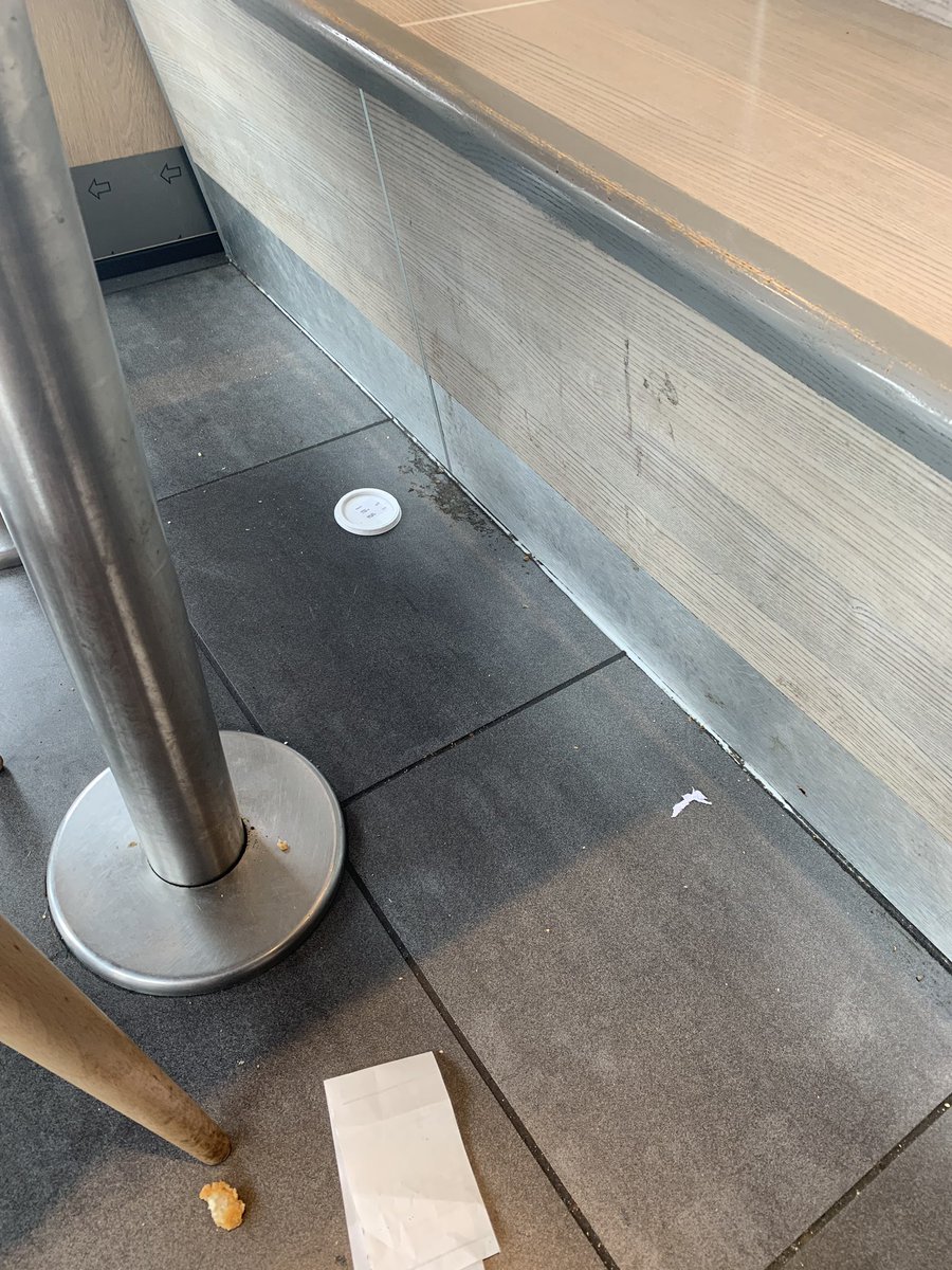Liesel_S's tweet photo. Saturday lunch @KFC_UKI Bodmin store. Surly, unhelpful staff, filthy floors, every table littered &amp; dirty, no loo roll in the bathrooms, order screen not working, long queues of people. Waited 20 mins for our order. Seriously guys - sort this out! #minging #FastFood #chicken https://t.co/edP9TUDTX5