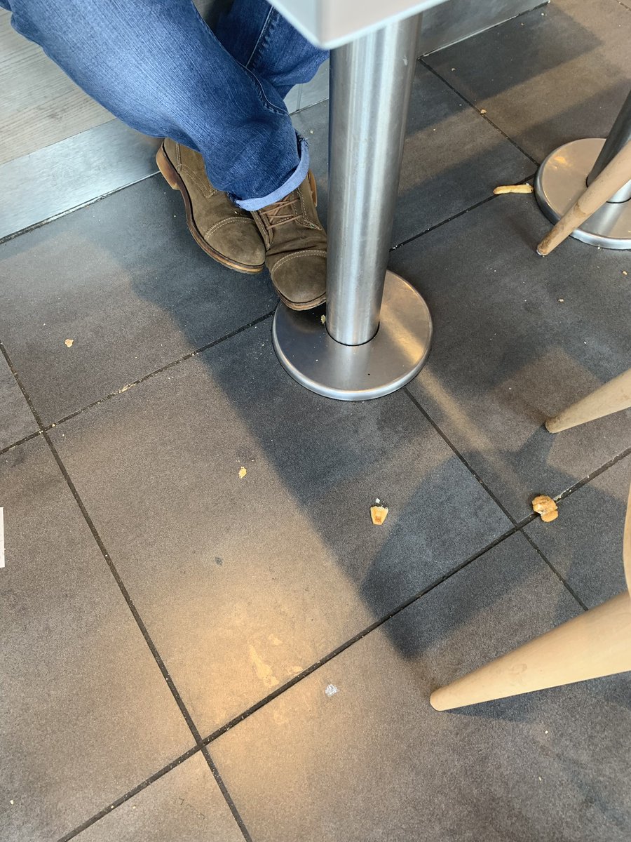 Liesel_S's tweet photo. Saturday lunch @KFC_UKI Bodmin store. Surly, unhelpful staff, filthy floors, every table littered &amp; dirty, no loo roll in the bathrooms, order screen not working, long queues of people. Waited 20 mins for our order. Seriously guys - sort this out! #minging #FastFood #chicken https://t.co/edP9TUDTX5