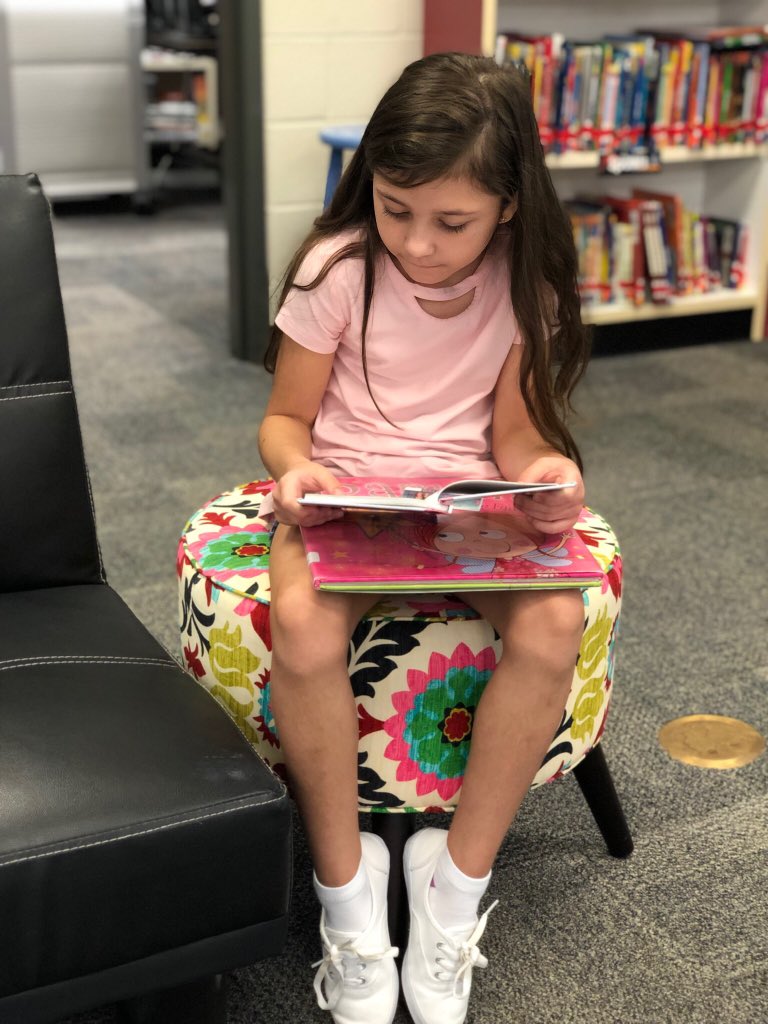 HallcoFES's tweet photo. Mrs. Tipton’s third graders love reading! #literacyforHall #feslearningcommons https://t.co/muzwlR7CCn