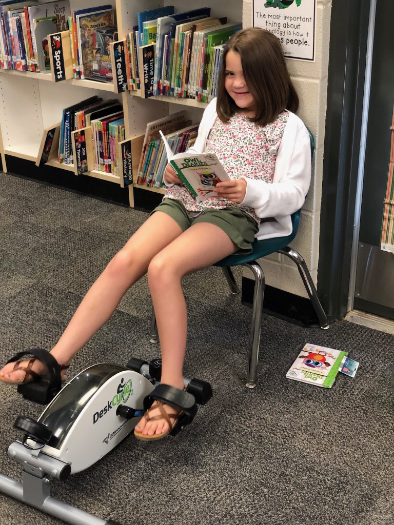 HallcoFES's tweet photo. Mrs. Tipton’s third graders love reading! #literacyforHall #feslearningcommons https://t.co/muzwlR7CCn