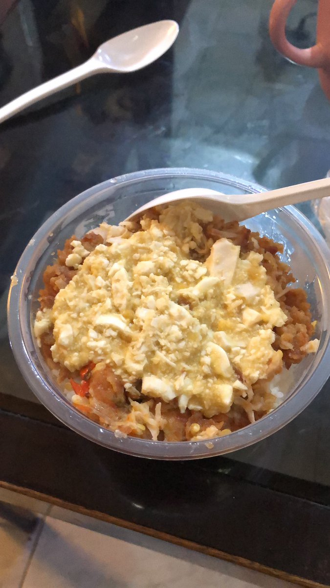 brendangelacw's tweet photo. #thingsiate
1 tokusen seperti kata melody 👏🏻
2 dazzle hazelnut cheese cream
3 sego krenyes telor asin yg ternyata telor biasa
4 bakso solo pak jan jl. Kalimantan https://t.co/FwZ22R7jQx