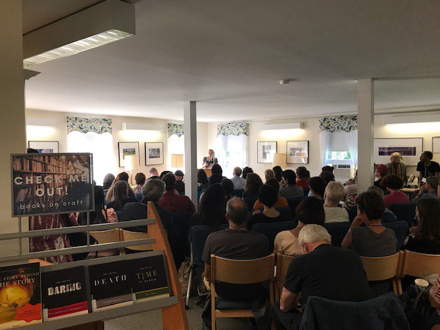 thecrumb_blwc's tweet image. Packed house for the first Blue Parlor reading of #blwc19! Kicking the series off in style 😍