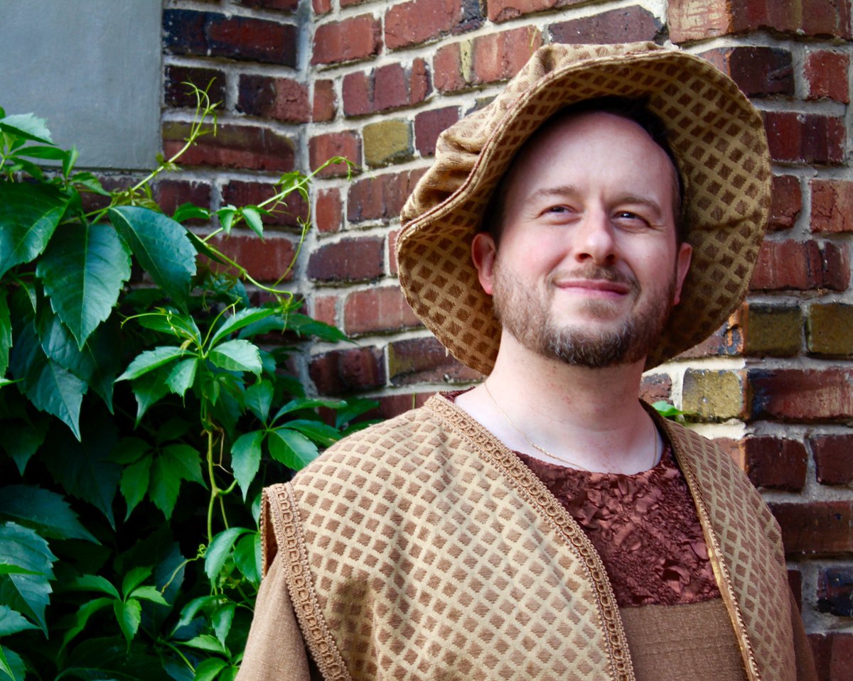 He may look innocent, but with Gianni Schicchi you never know what schemes are brewing under that hat of his!  The PGTO crew are back at it tonight, filling @htacedm with gorgeous music! Grab tix while you can, they are going fast! tickets.fringetheatre.ca/performances.p… #yegfringe #yegschicchi