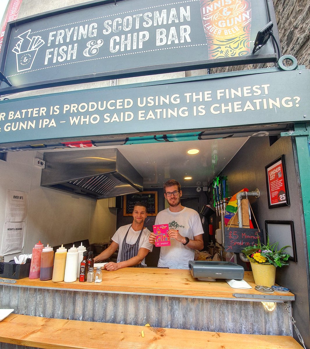 Kerbside139's tweet photo. 🍺🏉 Know what goes best with rugby? Fish and chips, specifically from the Frying Scotsman 👌🏻🍟 And then once the game is over, why not catch a free fringe show @3sistersbar 👏🏻 

#kerbside139 #rugby #livesport #edfringe #freefringe #edinburghfood https://t.co/aUj0DwjU9q