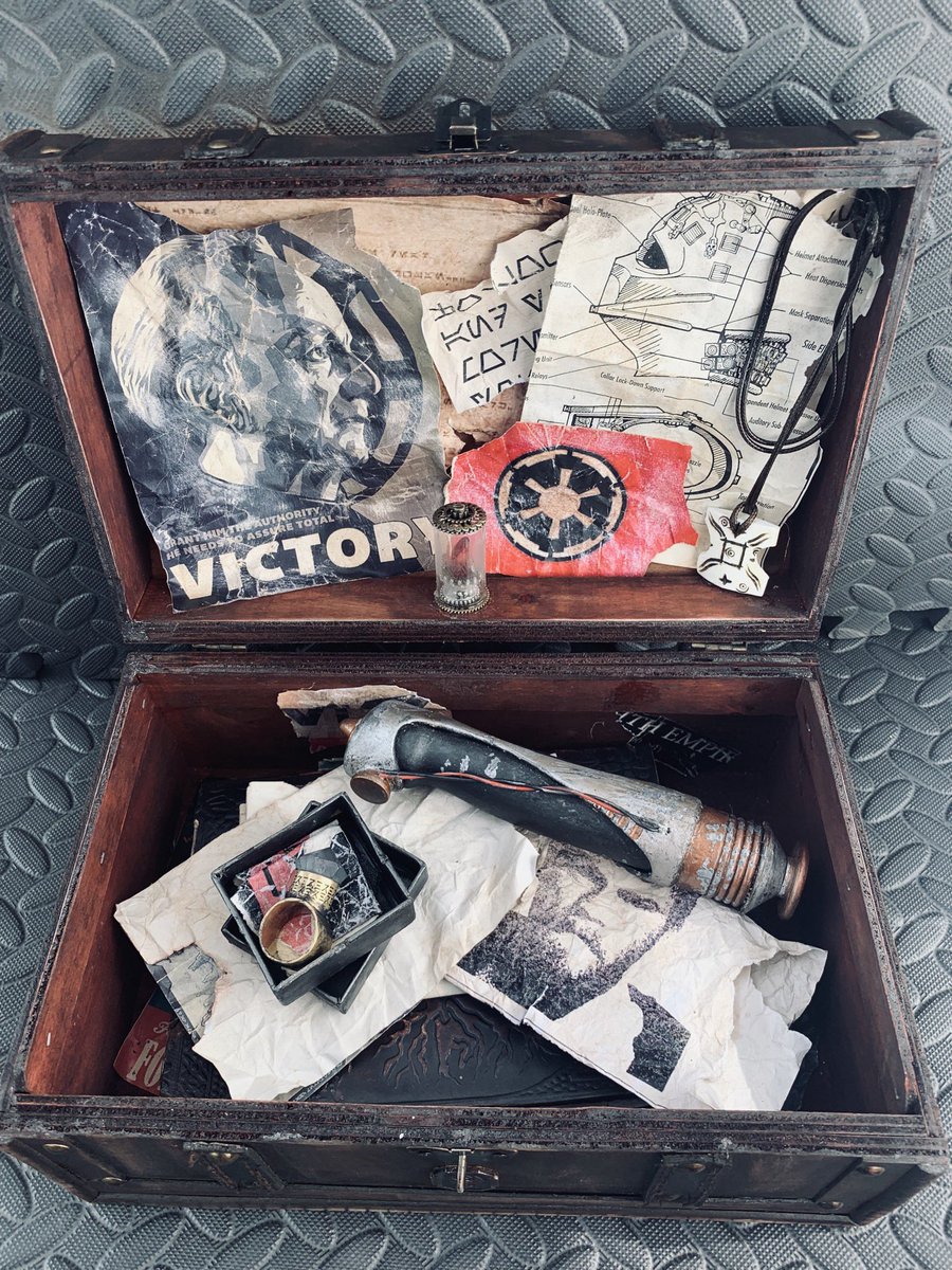 rglcustoms's tweet photo. This sith fanatic would scour the galaxy in the hope of gathering sith artefacts, and important memories in history depicting the fall of the Jedi order, and the rise of the sith run galactic empire, and beyond.... 

#sith #StarWars #palpatine #Empire #lucasfilm #jedifallenorder https://t.co/bt17xn3czE