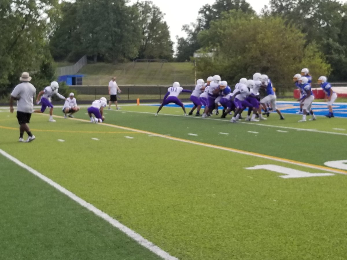 LarryKozlowski3's tweet photo. Saturday morning action for the Middies against Northwest!!! Preparing to take the GMC Title!!!!#MiddieRising https://t.co/3eKVT6gOef