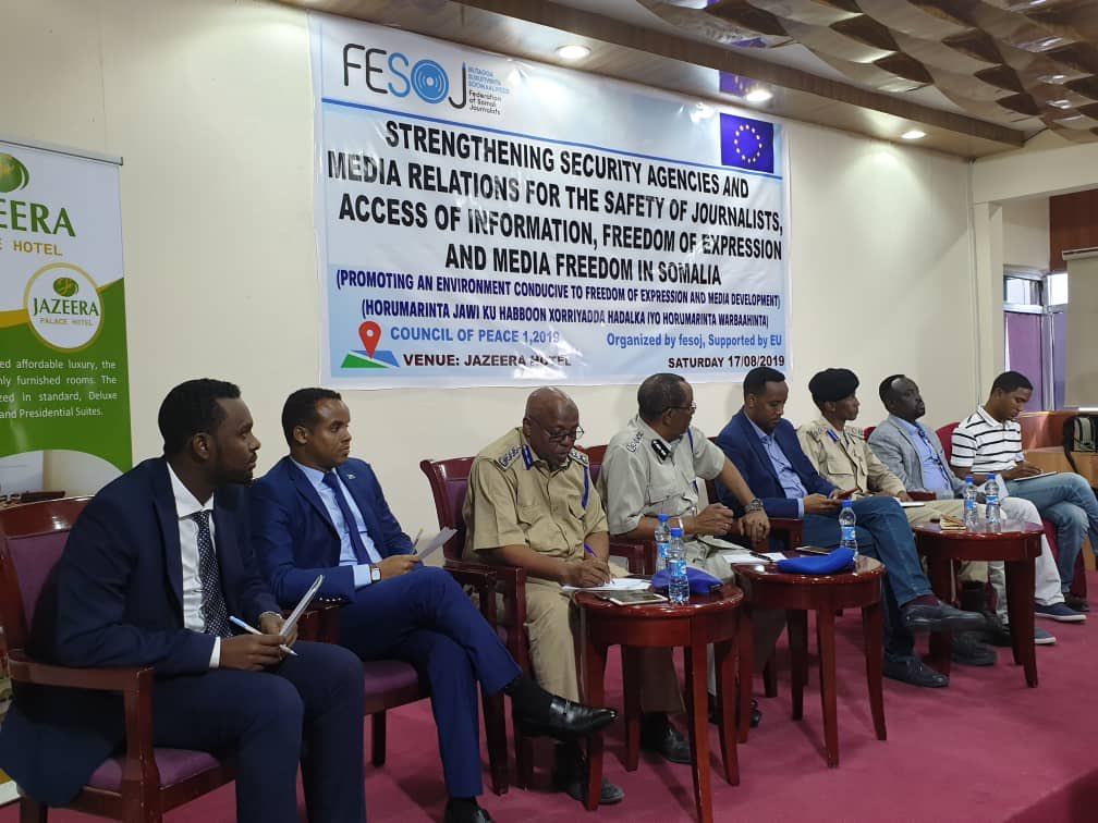 HassanIstiila's tweet photo. Federation of Somali Journalists FESOJ organizes debate on strengthening security agencies and media relations for safety of Somali journalists &amp; access of information, Journalists are raising important questions on issue while security officials are carefully listening. #FESOJ. https://t.co/qDPkIrUwb2
