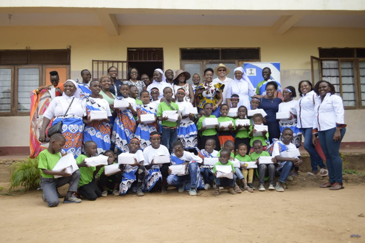 lawsocietykenya's tweet photo. LSK Corporate Social Responsibility at the Shanzu Orphans Home. Thanks to the Society's support, the management of the home is now able to take 13 more distressed children into the home. #LSKAnnualConference2019 #AudioftheConstitution #TechinLegalPractice https://t.co/UNVXREKCyA