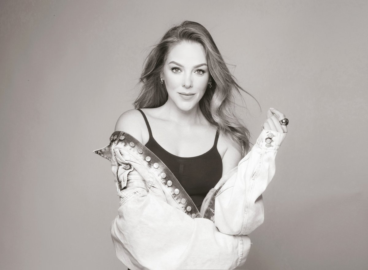 ERIKAMAZAPAN's tweet photo. ✨Cuando eres tú mismo y haces lo que te apasiona, el universo se alinea contigo y te brinda todas las herramientas para tu evolución✨
#actress #actresshot #actorslife #actorheadshots #markatalent #markamanagement #actress🎬 https://t.co/Z8WKz9V9EI