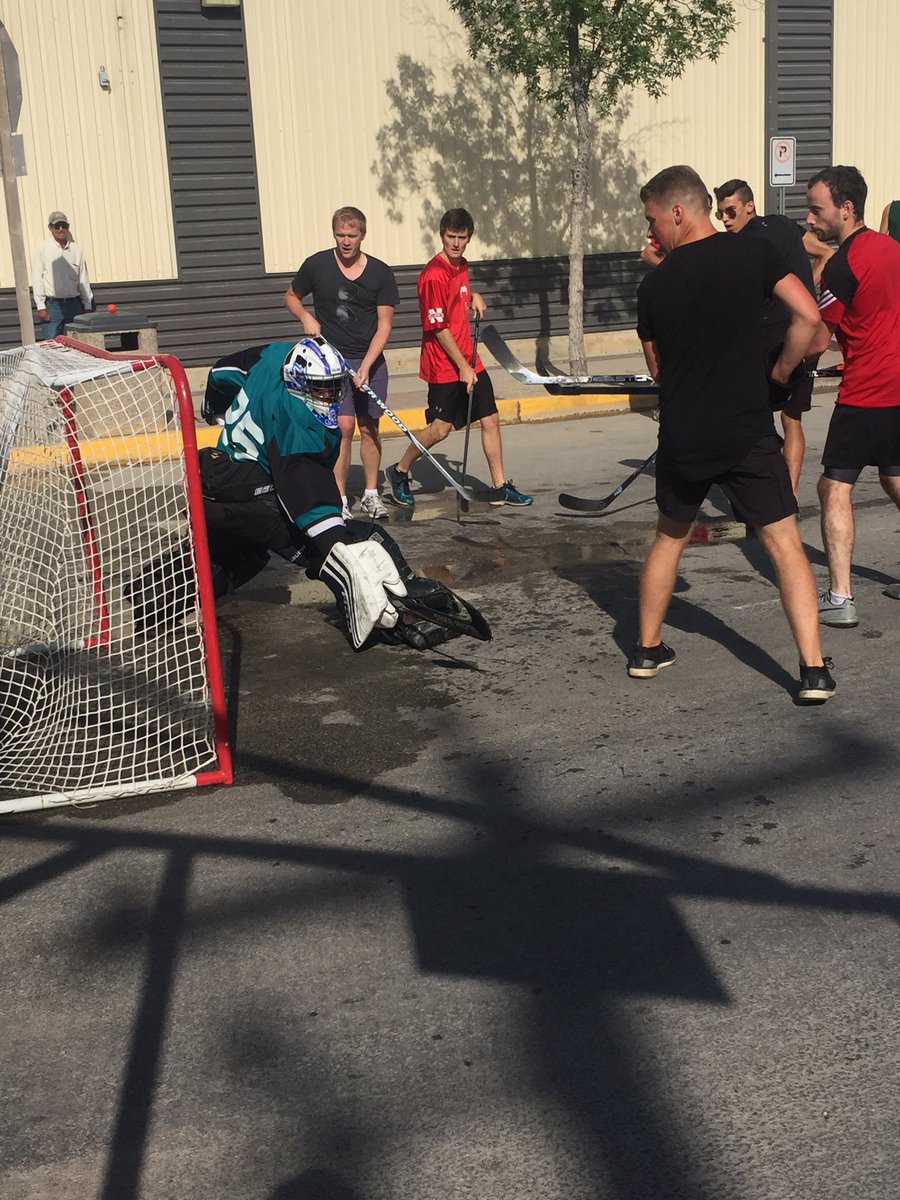 ramonasreach's tweet photo. Arborg Street Festival going strong, including Ramona’s Reach street hockey https://t.co/t2iUFrAMdU