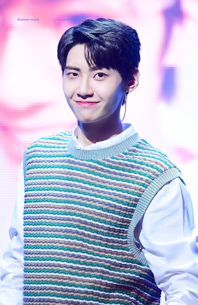 LJHvely's tweet photo. #아홉명의_데뷔를_응원해
안녕하심니까? 
저는 바이나인에서 목성을 맡고있는 
이지녁이라구 함니다
이거 꼭 들어야겠다 이말이야 https://t.co/mhNhWoWcKu