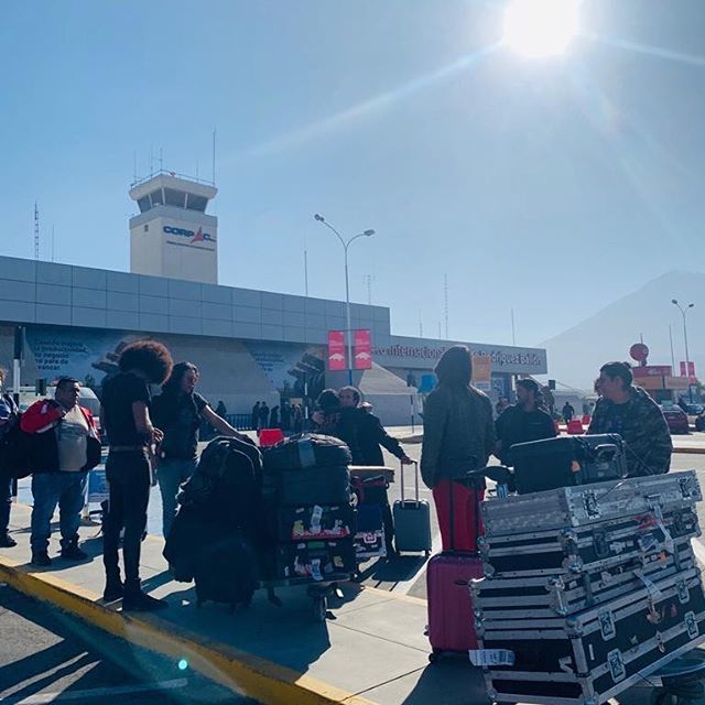 AMENrockPeru's tweet photo. Aeropuerto Internacional Rodríguez Ballón
Arequipa. 🛬
🛬
🛬
#movistarmusica #alternativomusicfestival #arequipa #amenrockperu #amentour #tourband #marcellomotta #henryueunten #natanchara #manuelchavezelpulpo #malukisantacruz #jeamottafotografía #festiv… https://t.co/LFmTyCivgi https://t.co/DoJYke2oVJ