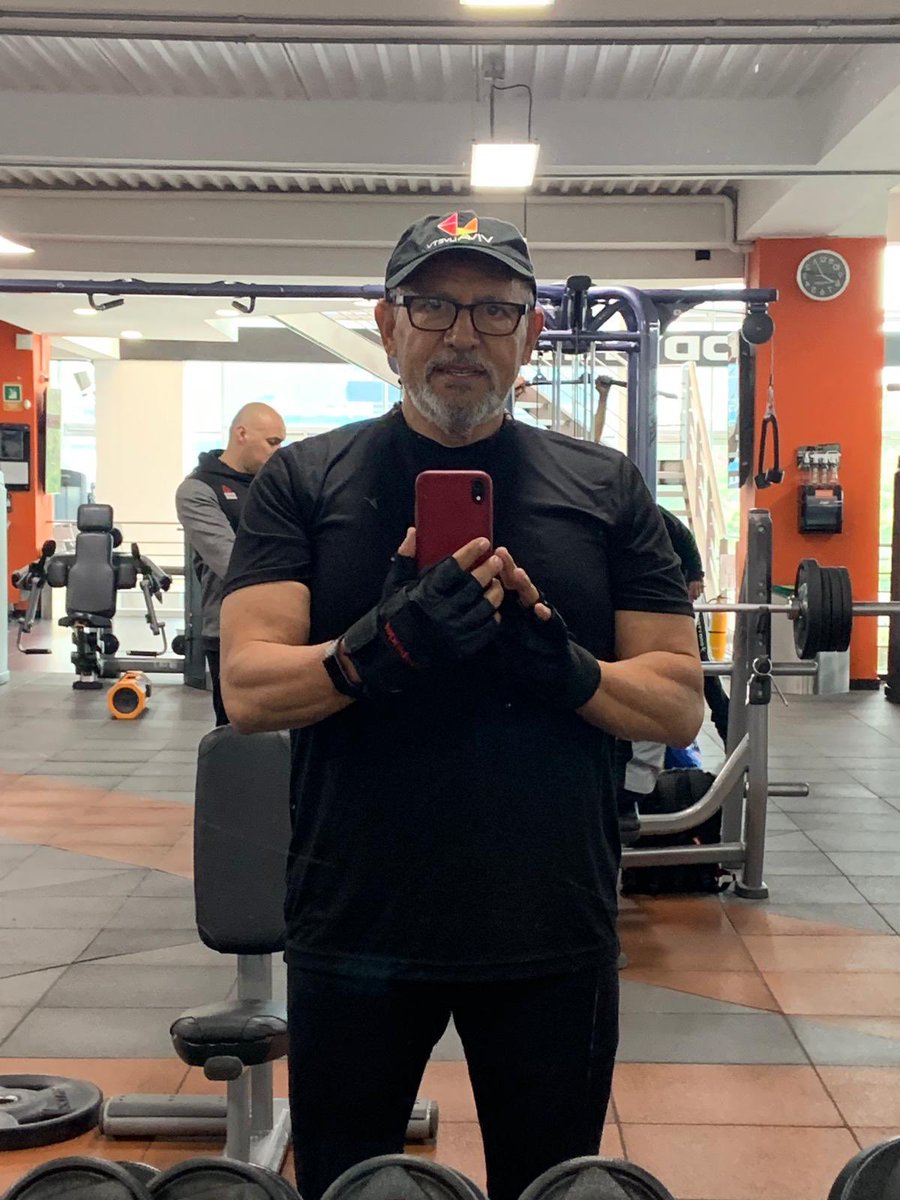 jotasepulveda's tweet photo. Always ready when you are !! #fitforlife #health #granparent #grandaughter #Emilia Number Six #legado #legacy Duro como un Roble #compadre Aqui voy #vivalivetv Is #everywhere #allthetime #cmnevents Number One #ArenaBogota https://t.co/ggXnhT57BV