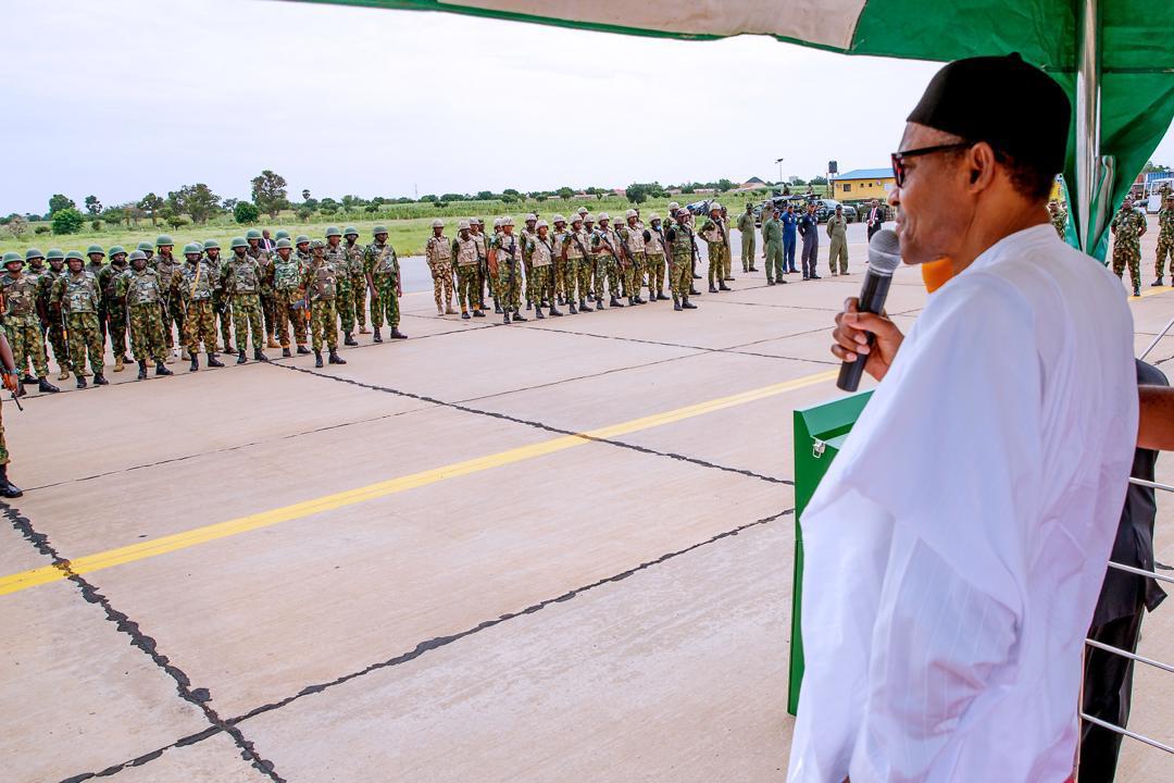Goganorg's tweet photo. Pres Muhammadu Buhari today, addressed Nigerian Army and frontline troops of the Operation Hadarin Daji fighting kidnapping, cattle rustling, armed banditry and the varying forms of criminality in the North West, shortly before he departed Umar Ya’adua Airport, Katsina for Abuja. https://t.co/WHDDpv2KS1