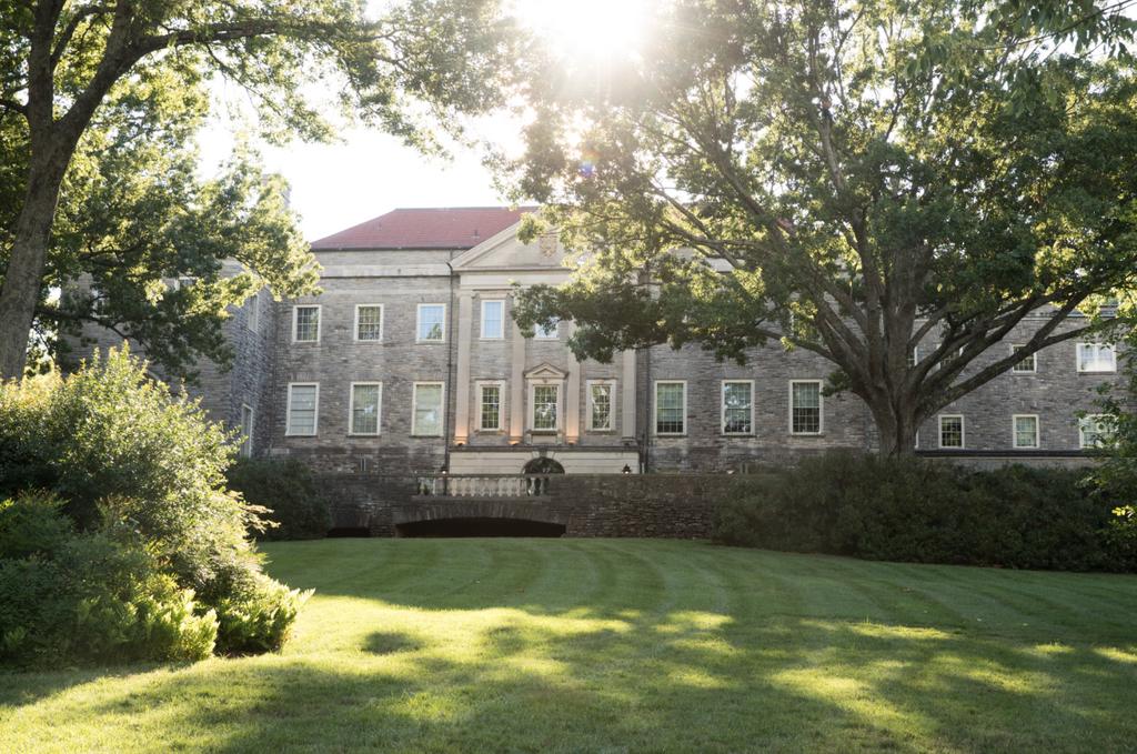 Cheekwood's tweet image. With free education and outreach programs such as Destination Cheekwood and Cheekwood Explorations, we serve the community by providing children and families with the opportunity to experience the wonder of Cheekwood. Thanks to all who make this possible! ​#NationalNonProfitDay